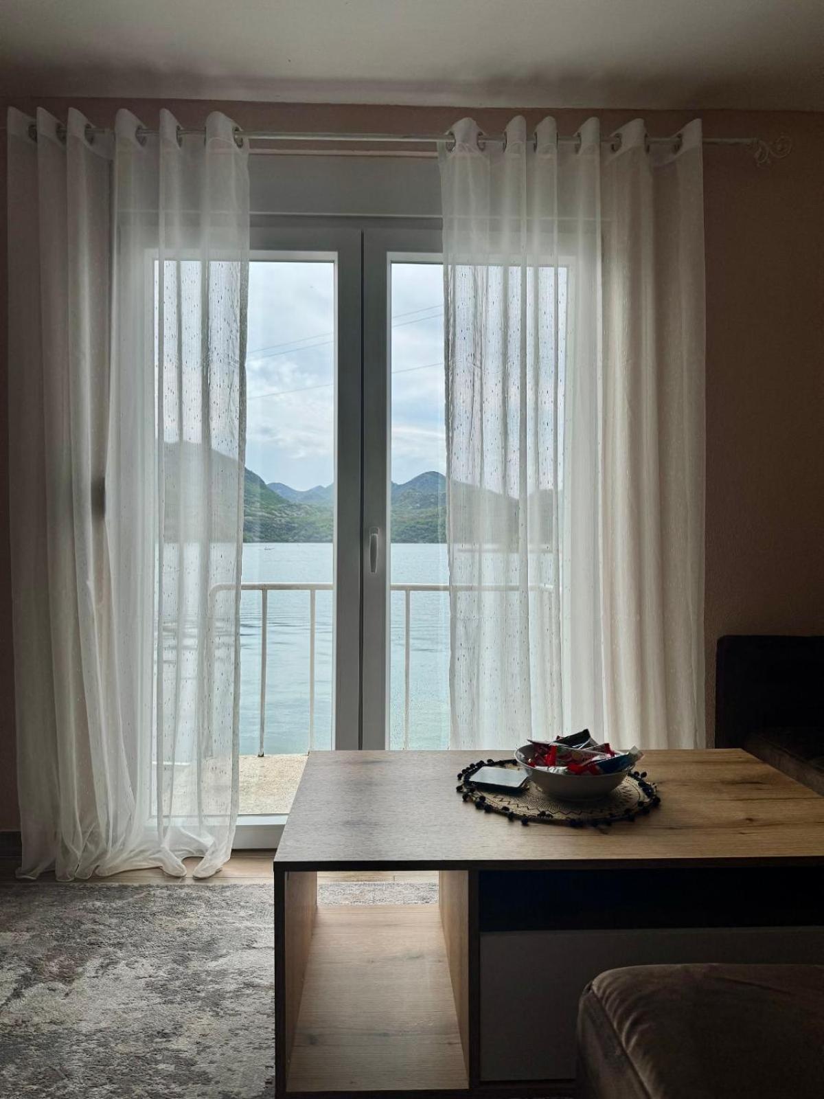 Lakeside Harmony Apartment Golubovci Exteriör bild